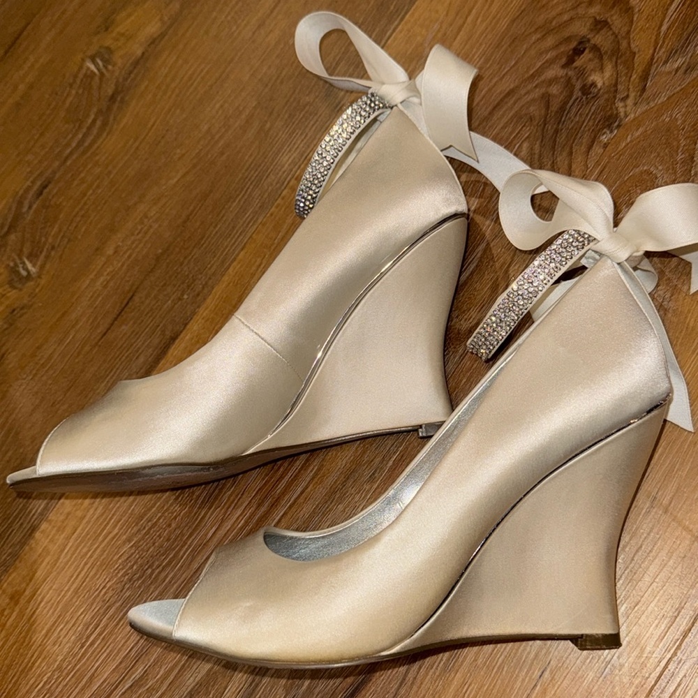 NINA Emma Crystal Embellished Champagne Satin Peep-Toe Wedges (Size: 10M) EUC - Picture 5 of 11